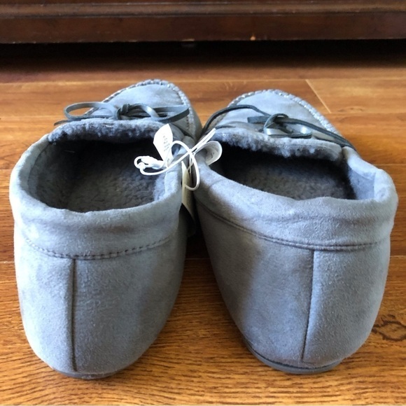Old Navy Gray sherpa lined house shoes in size 8-9 - Picture 2 of 4